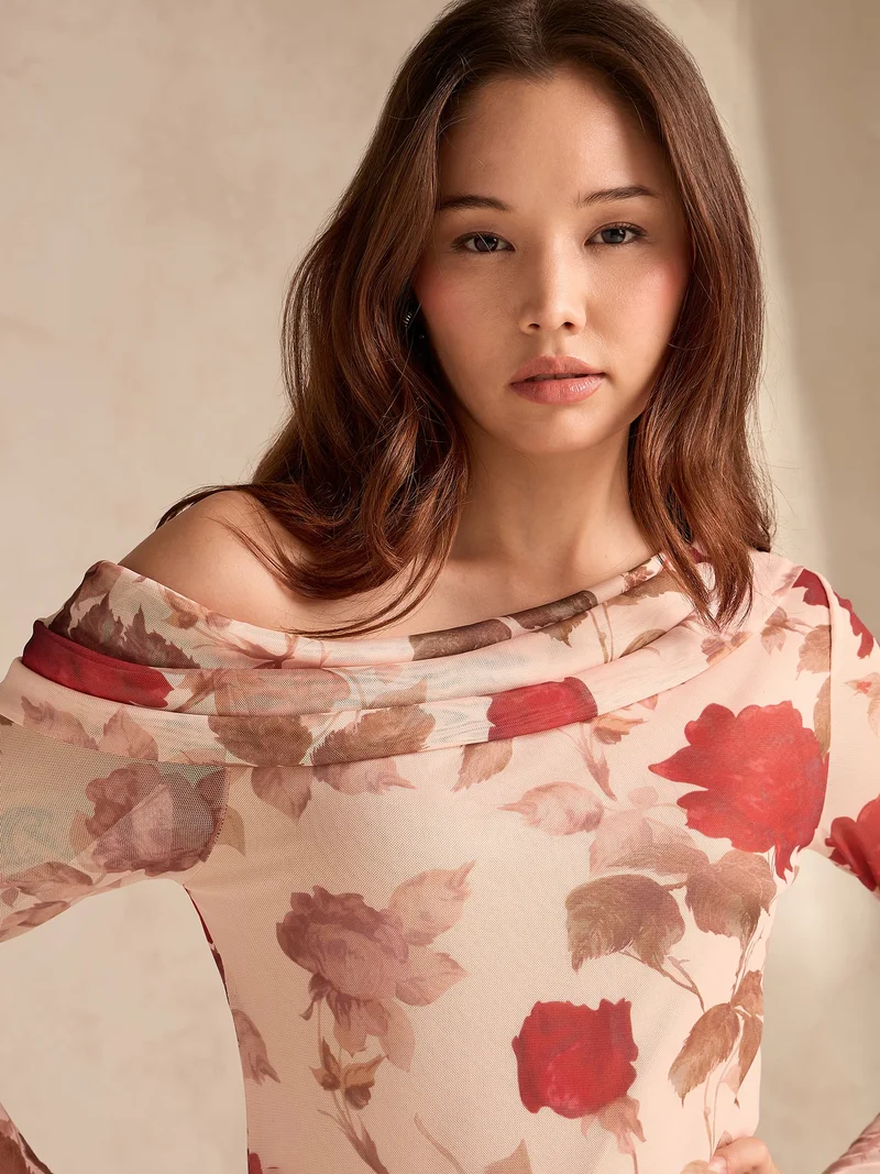 أوجيدر بلوزة شبكية بنقوش زهور مكشوفة الكتفين بلون بيج